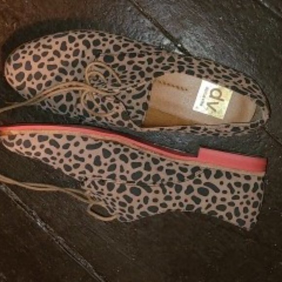 Dolce Vita, leopard print, lace-up Oxfords. Size 7 - Picture 2 of 5